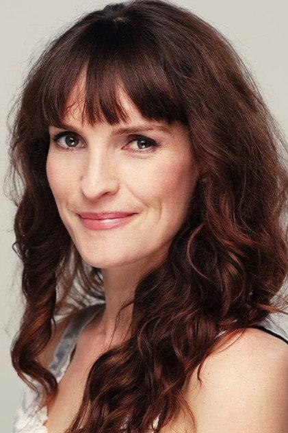 Anna Hewlett - Actor Profile Photo