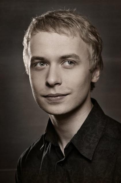 Roland Laos - Actor Profile Photo