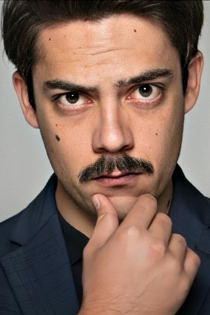 Roberto Flores - Actor Profile Photo