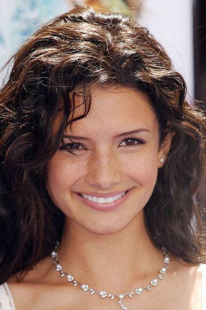 Alice Greczyn - Actor Profile Photo