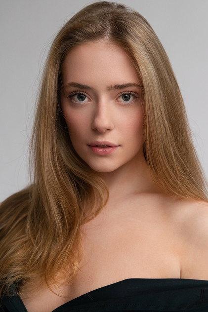 Emma Hullar - Actor Profile Photo
