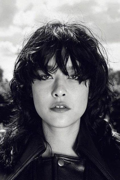 Mae Lapres - Actor Profile Photo