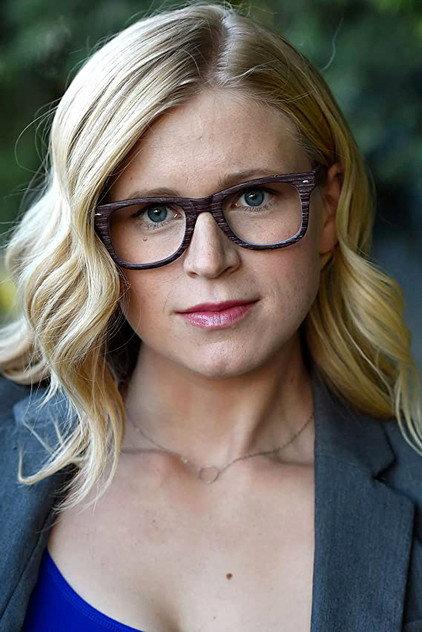 Kari Swanson - Actor Profile Photo