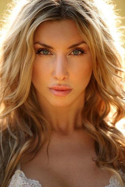 Jana Kaderabkova - Actor Profile Photo