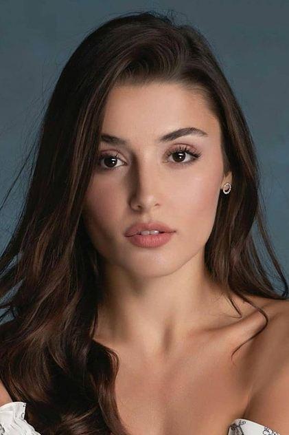 Hande Erçel - Actor Profile Photo