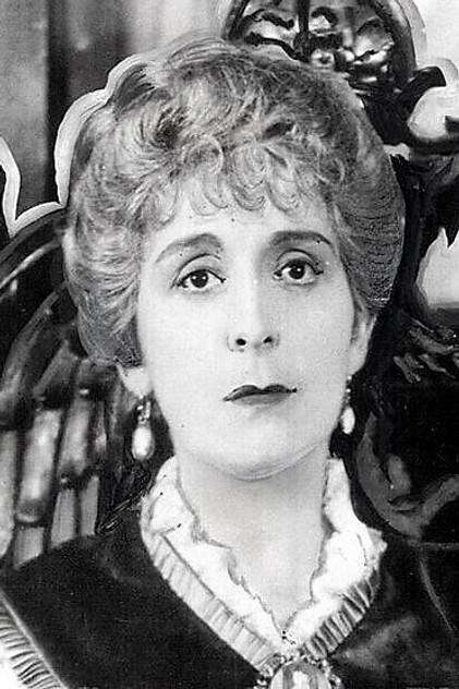 Clarissa Selwynne - Actor Profile Photo