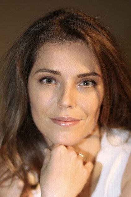 Emma Daubas - Actor Profile Photo