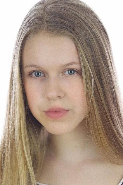 Annie Cusselle - Actor Profile Photo
