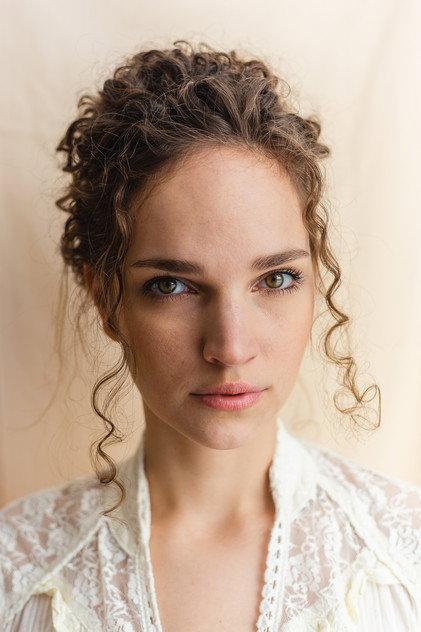 Dominika Handzlik - Actor Profile Photo