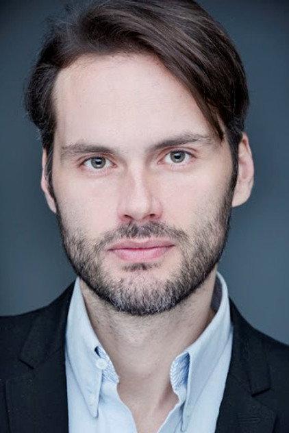 Roberto Hoyas - Actor Profile Photo