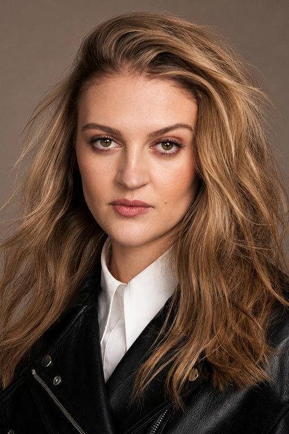 Lara Peake - Actor Profile Photo