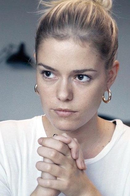 Sarah Plattes - Actor Profile Photo