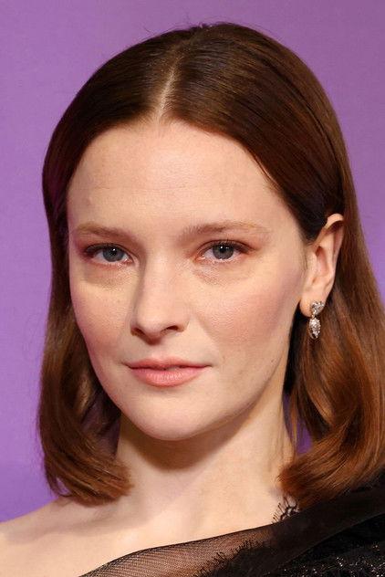 Morfydd Clark - Actor Profile Photo
