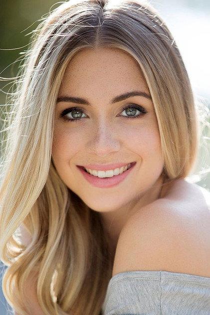 Julia Dennis - Actor Profile Photo