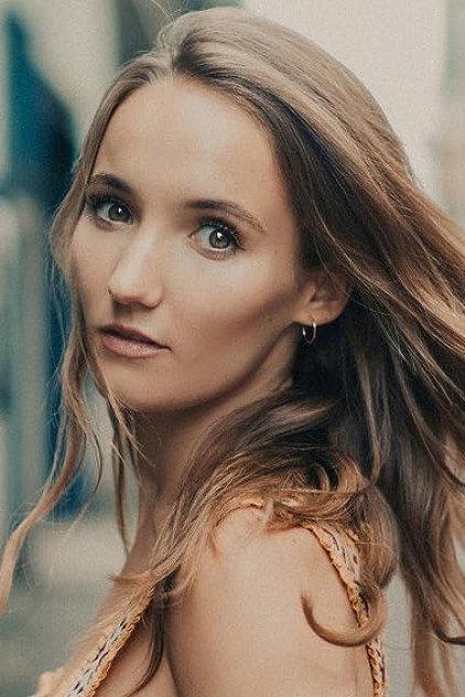 Lucy Heath - Actor Profile Photo
