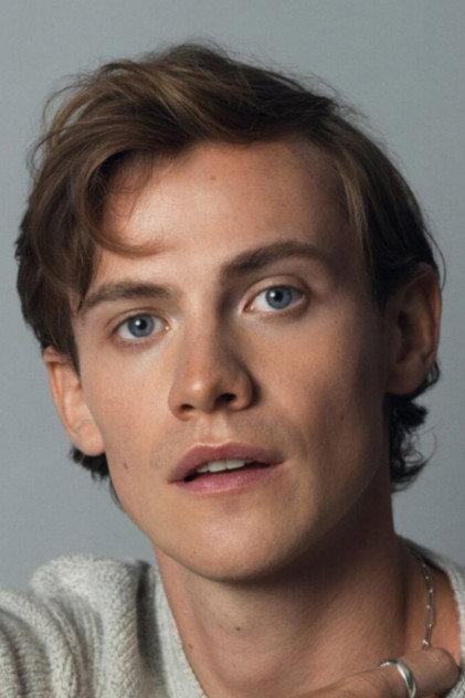 Cassian Bilton - Actor Profile Photo