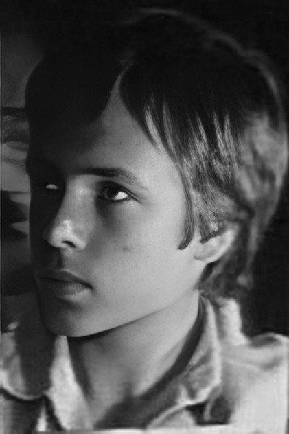 R. Averats - Actor Profile Photo