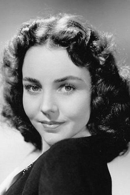 Jennifer Jones - Actor Profile Photo