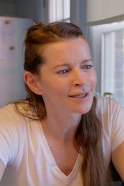 Julia Robertson - Actor Profile Photo