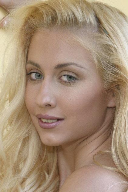 Julie Silver - Actor Profile Photo