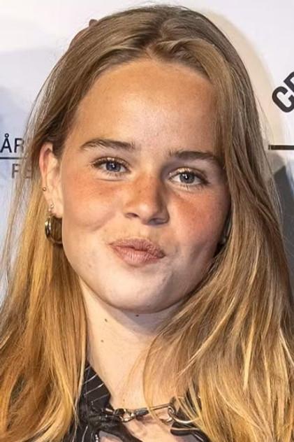 Clara Phillipson - Actor Profile Photo
