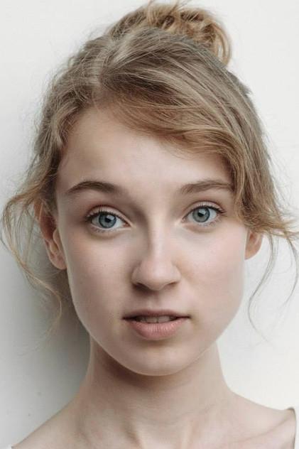 Emma Curtis - Actor Profile Photo