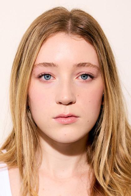 Emma Halleen - Actor Profile Photo