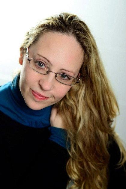 Laura Alvea - Actor Profile Photo