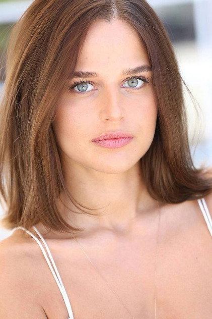 Stephanie Nur - Actor Profile Photo