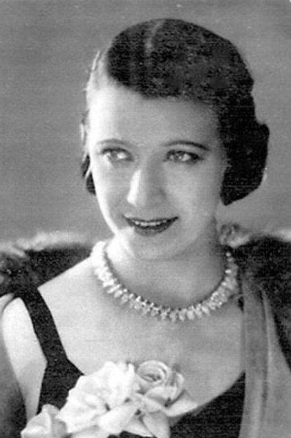 Ester Roeck-Hansen - Actor Profile Photo