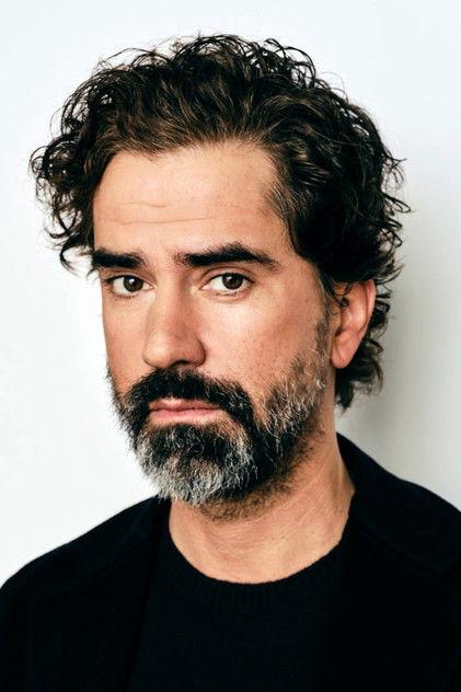 Hamish Linklater - Actor Profile Photo