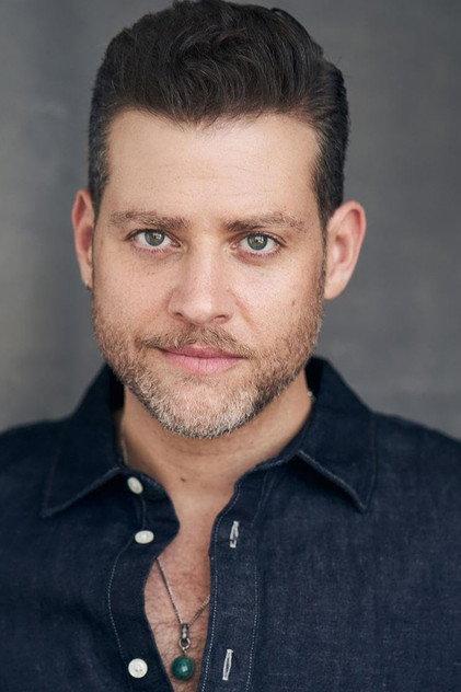 Daniel Robaire - Actor Profile Photo