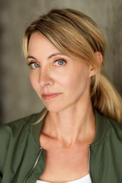 Julia Heinze - Actor Profile Photo