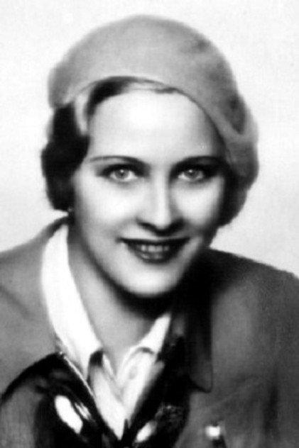 Annie Markart - Actor Profile Photo