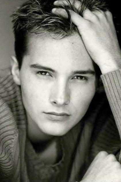 Derek Lee Nixon - Actor Profile Photo