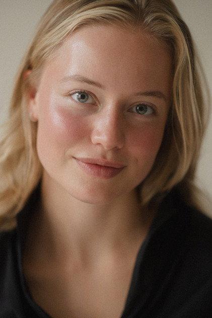 Mina Dale - Actor Profile Photo