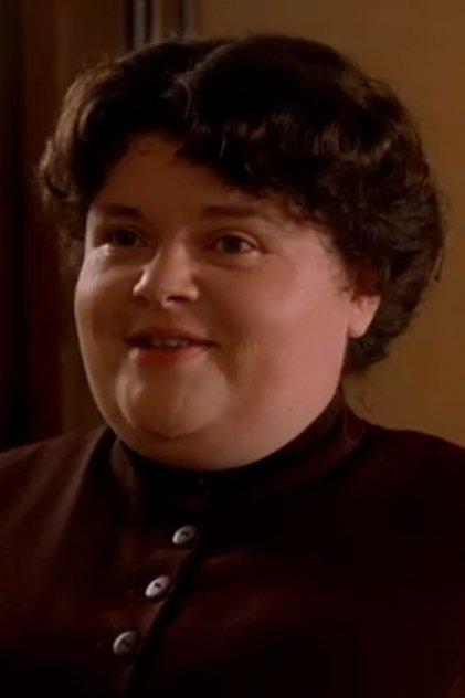 Sarah Flind - Actor Profile Photo