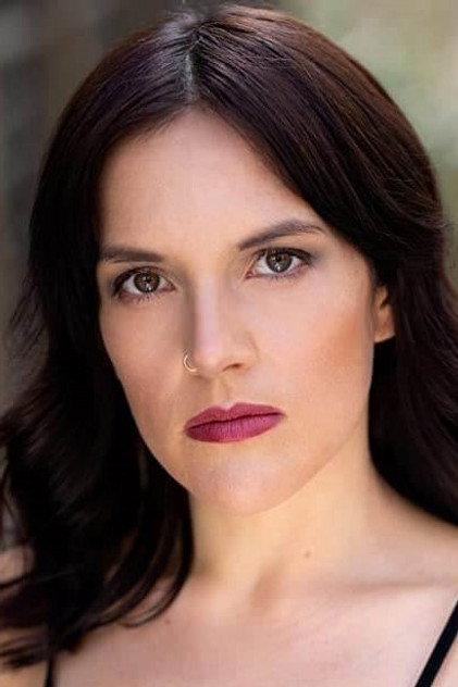 Stephanie Izsak - Actor Profile Photo