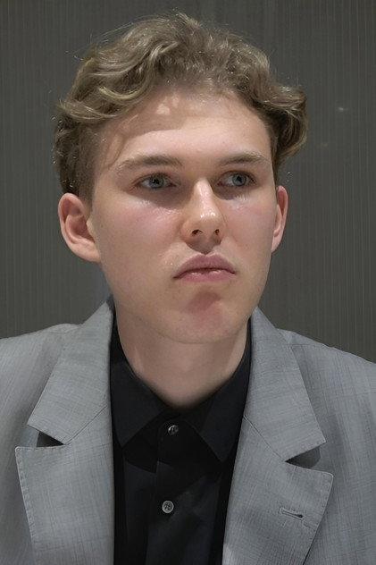 Loïs Joly - Actor Profile Photo