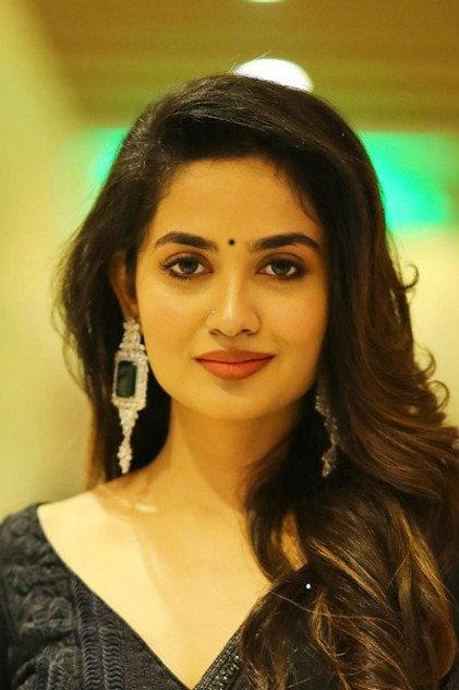Teju Ashwini - Actor Profile Photo