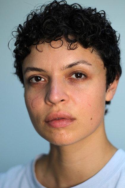 Anna Sari - Actor Profile Photo