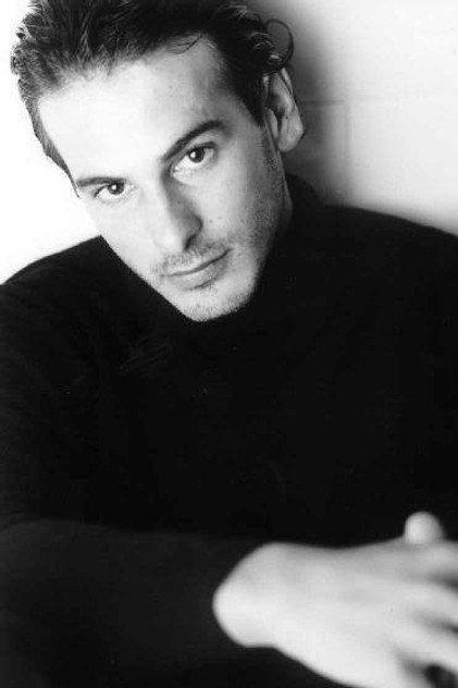 Santiago Magill - Actor Profile Photo