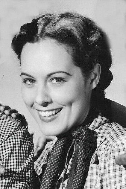 Adele Roberts - Actor Profile Photo