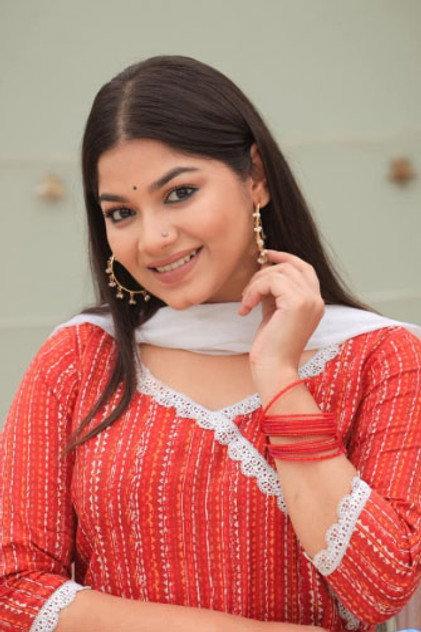 Parsa Evana - Actor Profile Photo