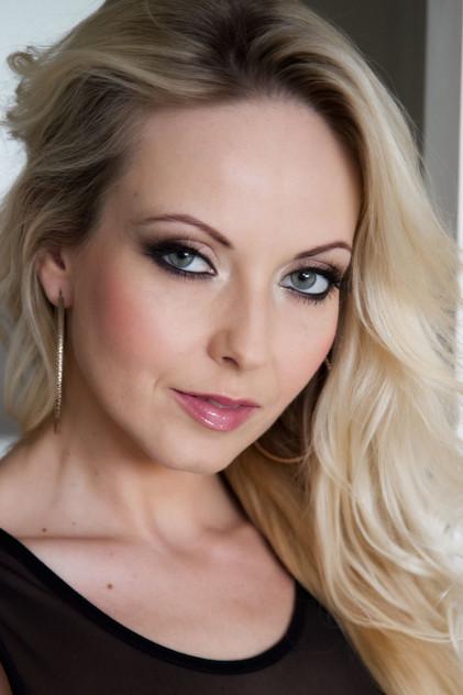 Jana Cova - Actor Profile Photo