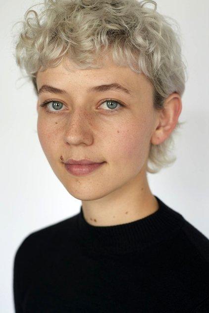 Ellen Robertson - Actor Profile Photo