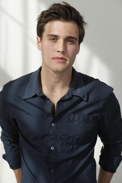 Cameron Moulène - Actor Profile Photo