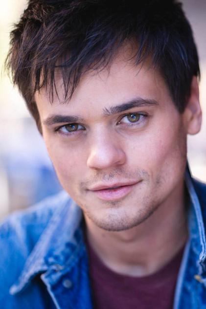Aaron Dalla Villa - Actor Profile Photo
