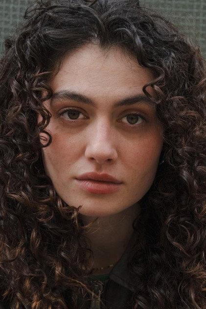 Julia Novohradsky - Actor Profile Photo