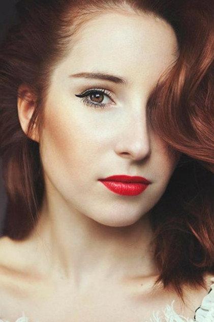 Eugénie Alquezar - Actor Profile Photo